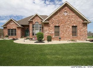 1708 Vinca Dr, Godfrey, IL 62035