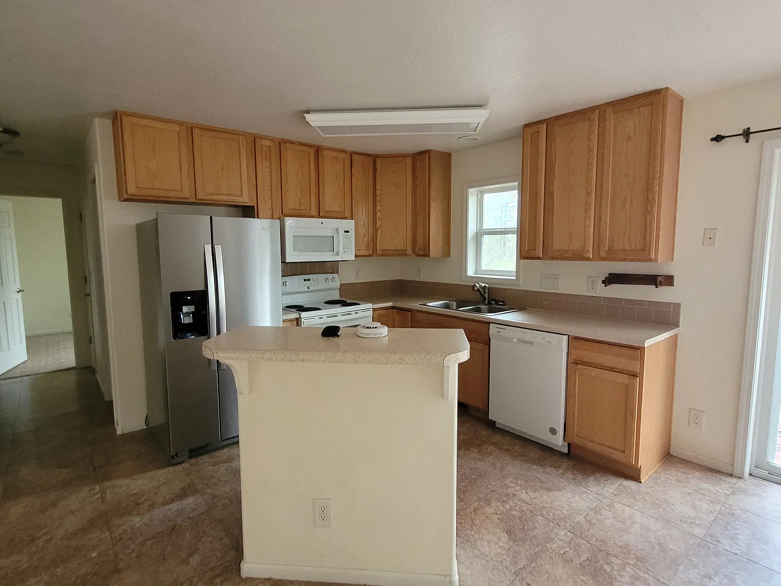 4 bed, 1336 sqft, $2,250 — Photo 4