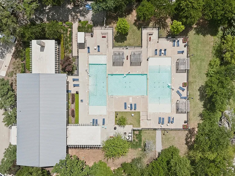 320 Moonvine Dr — Photo 3