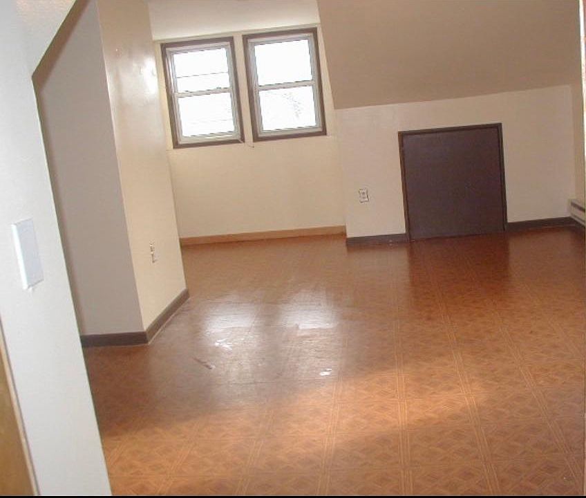 Studio (floors have been updated)