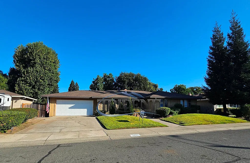 3 bed, 1909 sqft, $2,600 — Photo 1