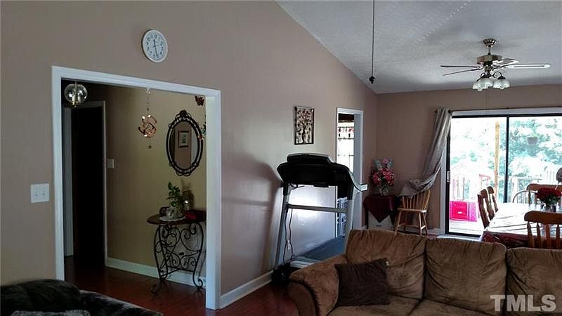 2nd image of 404 Lakeview Rd