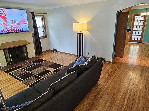 Spacious living room