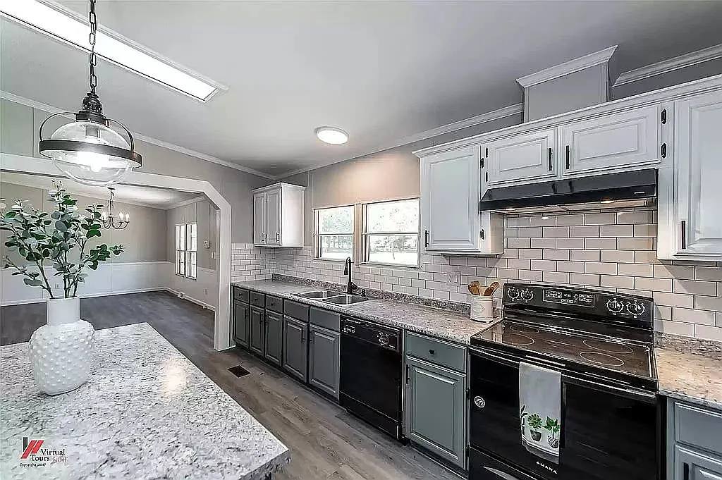3 bed, 2200 sqft, $1,900 — Photo 1