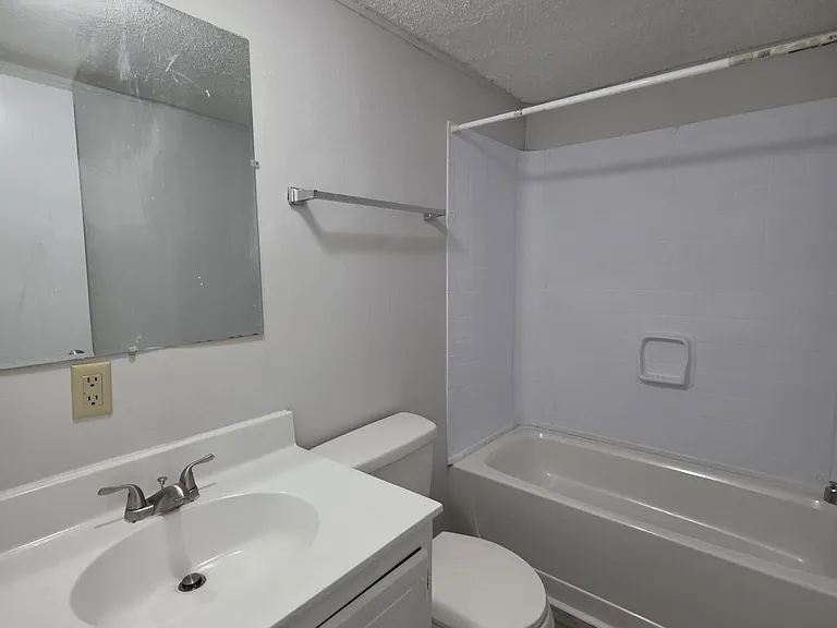 1133 Pickett Rd #6 — Photo 12