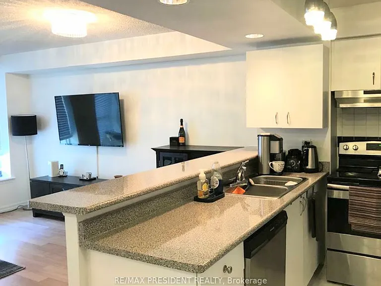 801 King St W #514 — Photo 8