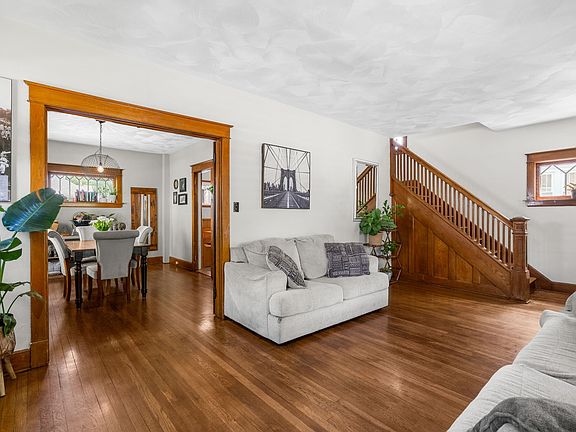 5th image of 19 Esther Ave