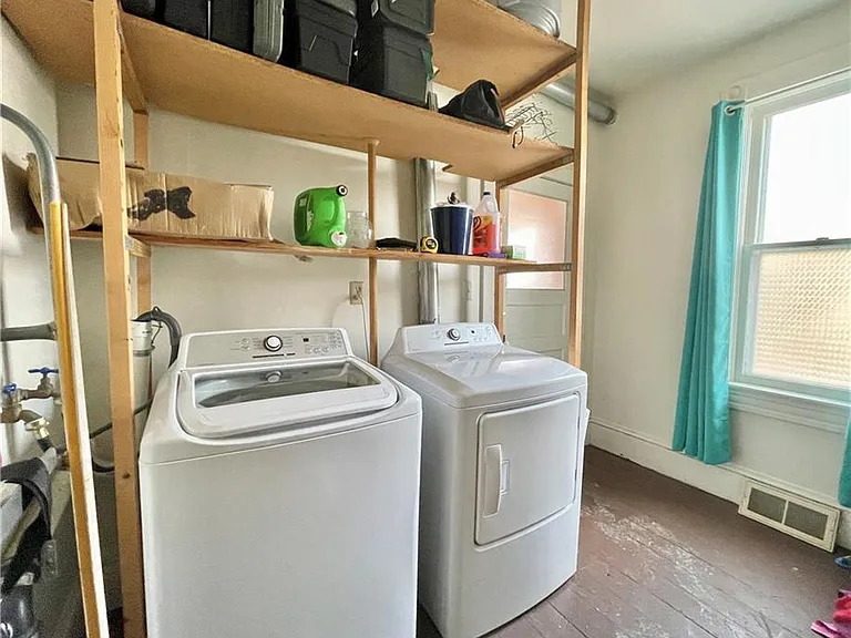 528 Germania St — Photo 10