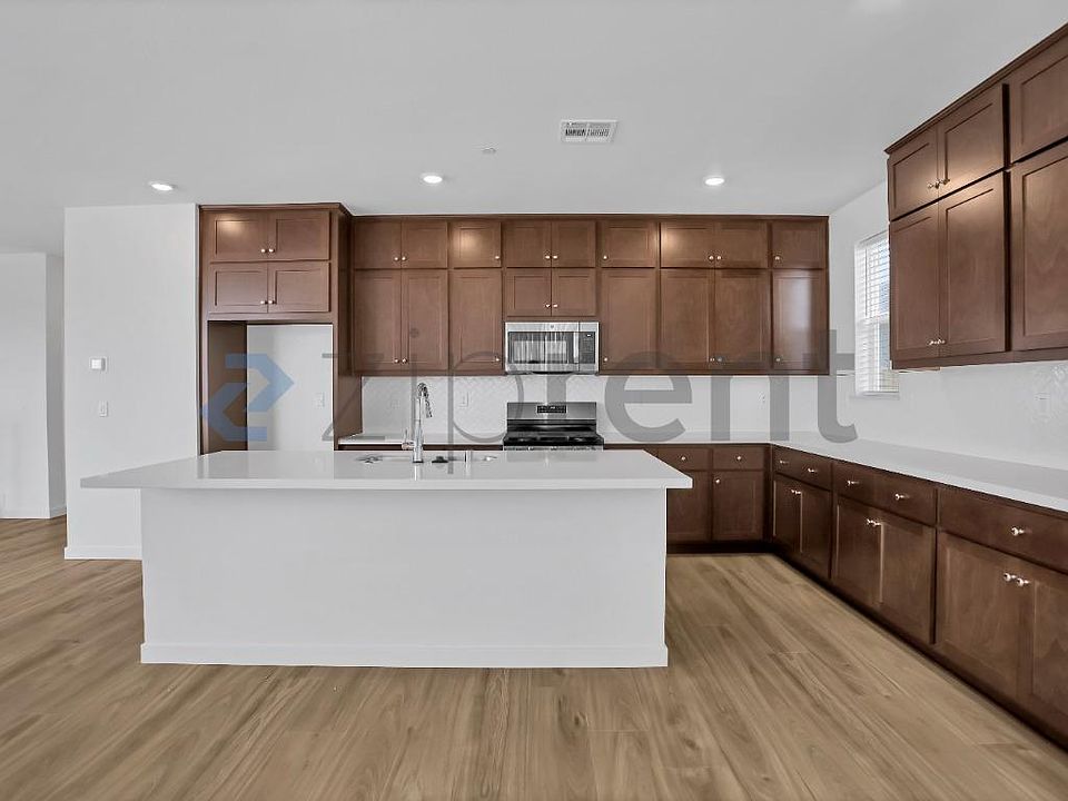 1st image of 121 Dogwood Ct