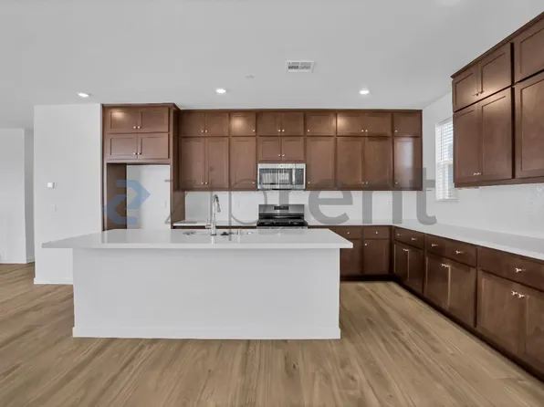 121 Dogwood Ct, Hollister, CA 95023