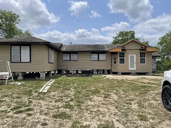 321 S Vista Dr, Sandia, TX 78383