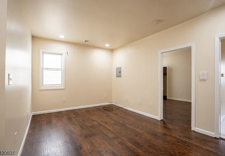 467 Hawthorne Ave #2 — Photo 7