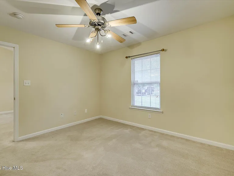 301 Beech Ln — Photo 32