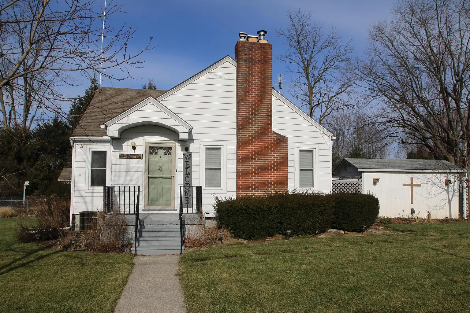 160 Rainbow Ave photo 1