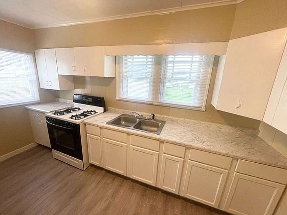 4th image of 525 E Mills Ave