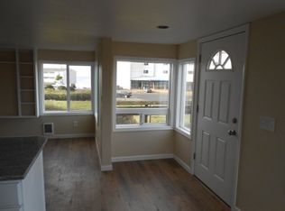 563 SW 4th St, Newport, OR 97365