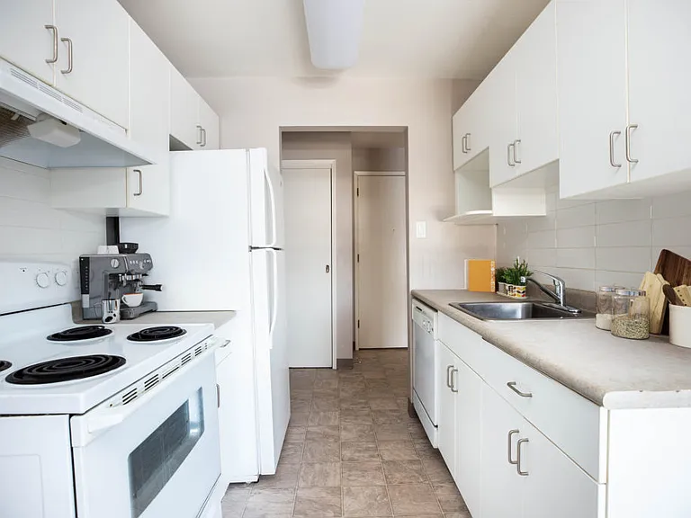 33 Southpark Dr — Photo 4