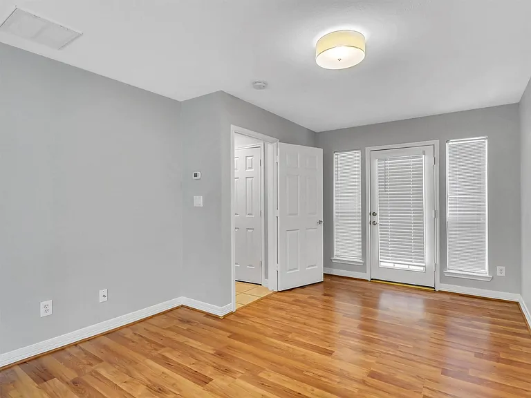 5320 Blossom St — Photo 11