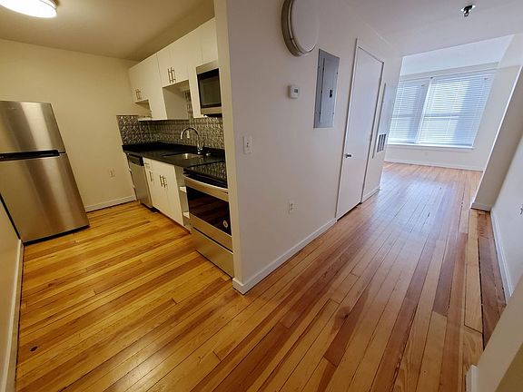 3rd image of 61 Court Sq APT 301