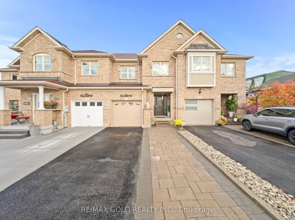 35 Davenhill Rd, Brampton, ON L6P 3E1