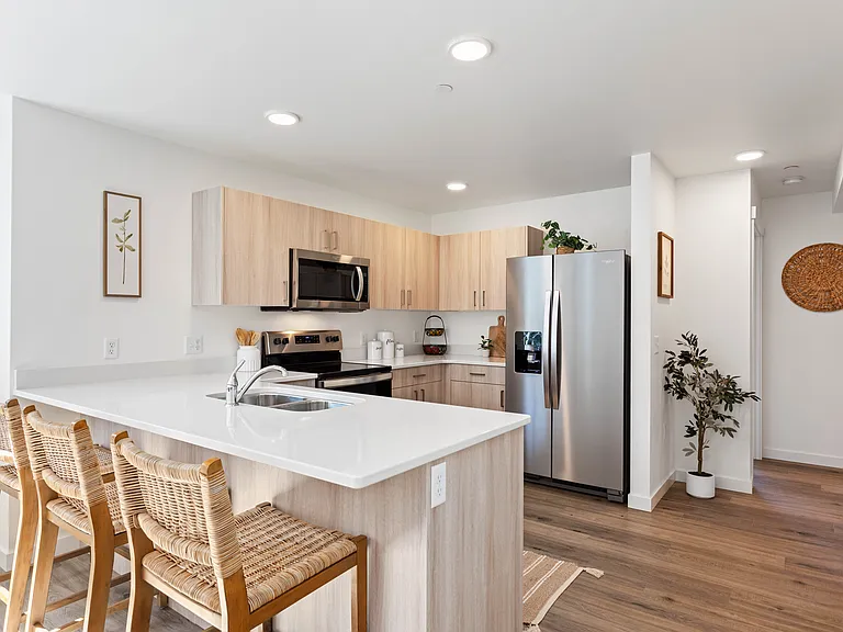 665 E Badger Rd — Photo 20