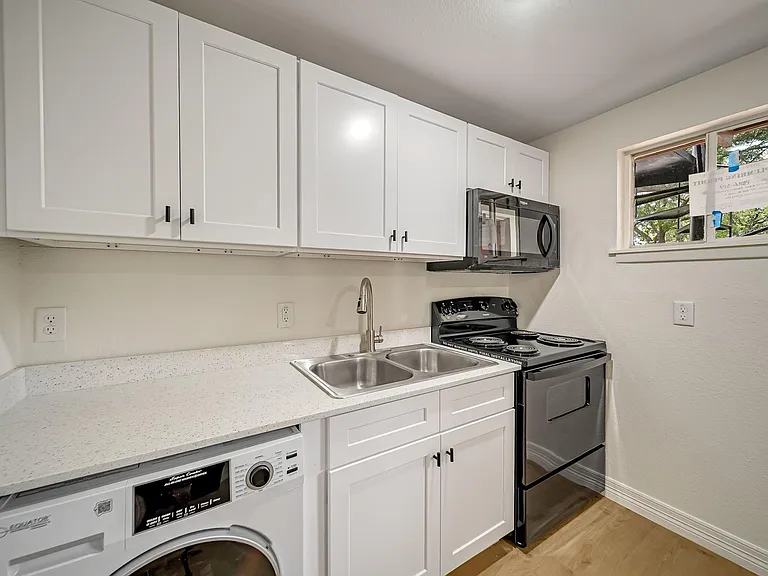 411 Avenue A #2 — Photo 16