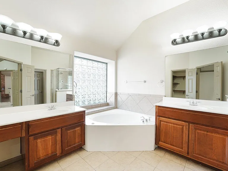 10028 Lisi Anne Dr — Photo 28