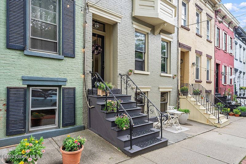 2nd image of 221 Jay Street