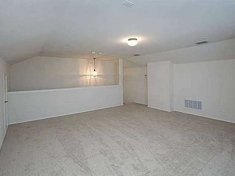 1407 Hazelwood Dr — Photo 4
