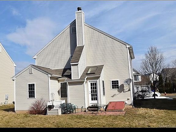 3rd image of 50 Schoolhouse Lndg