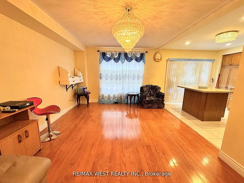 Brampton House for rent - 4 Bedrooms — photo 8