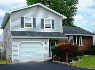 5 Foxford Rd, Troy, NY 12180