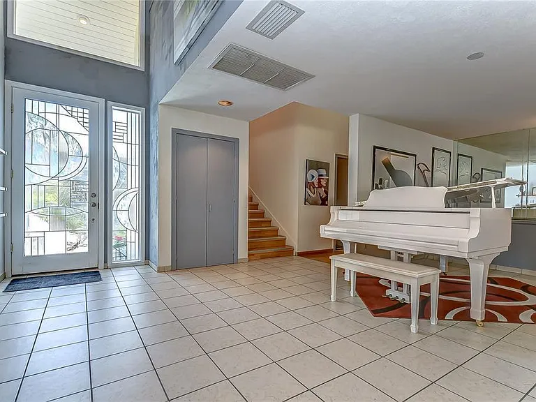 1328 Belcher Dr — Photo 4