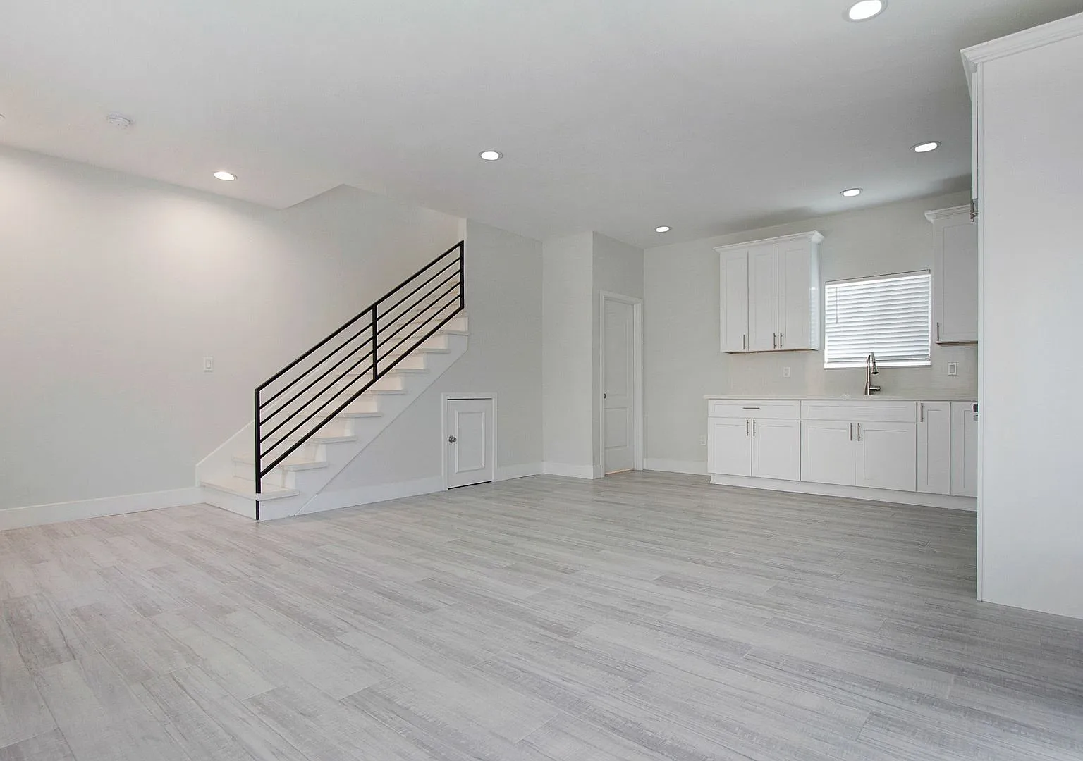 1740-1742 Rose Ave Triplex — Photo 4