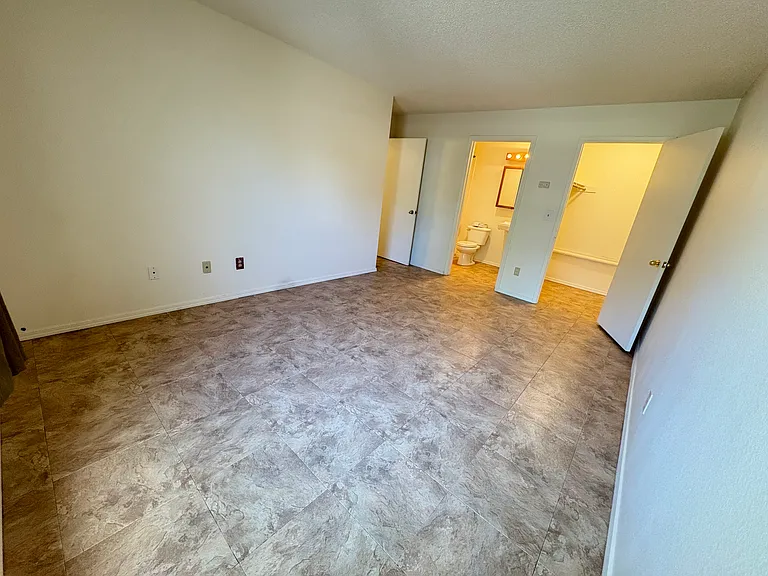 2403 Sunny Slope Dr #4 — Photo 8