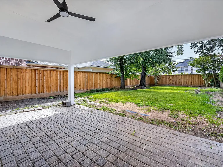 3731 Drake St — Photo 32
