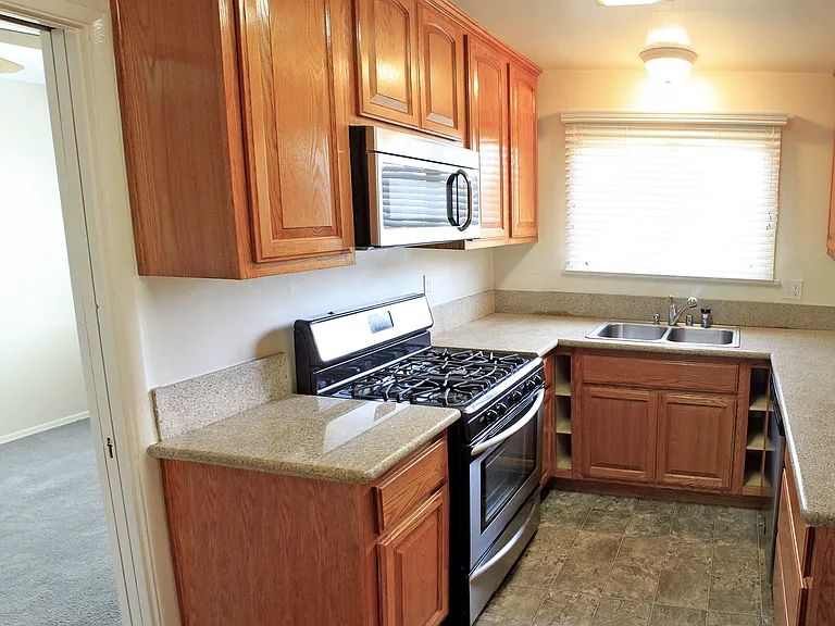 Radford Apartments — Photo 10