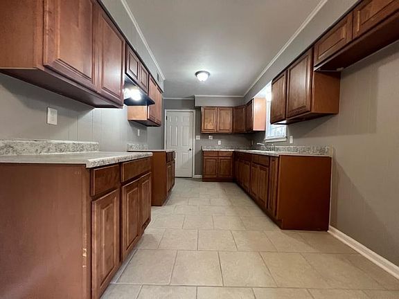 3rd image of 1722 Gowan Dr