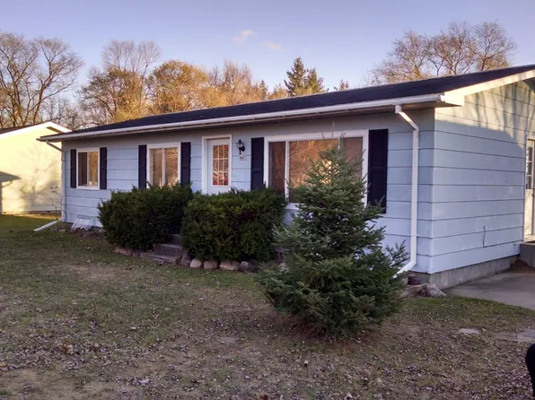 445 E Green Meadow Dr, Wautoma, WI 54982