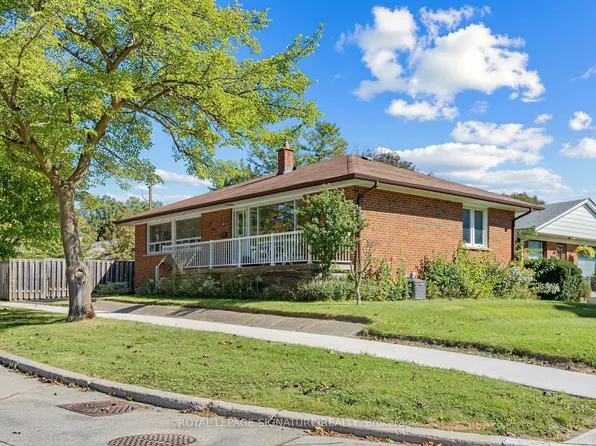 47 Beacon Rd, Toronto, ON M1P 1G6