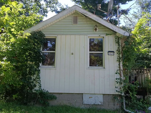 2520 E 34th St, Des Moines, IA 50317