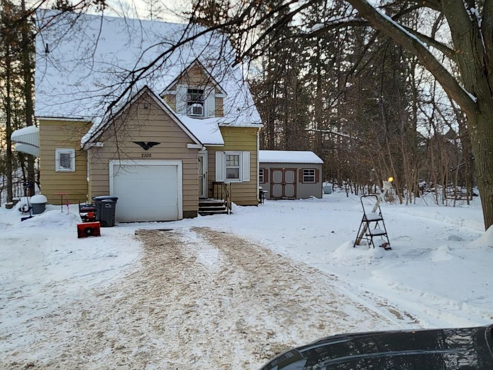 2nd image of 2105 Vermilion Rd