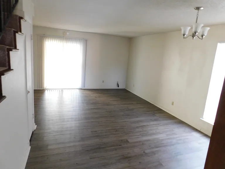 2103 Fendley Dr — Photo 3