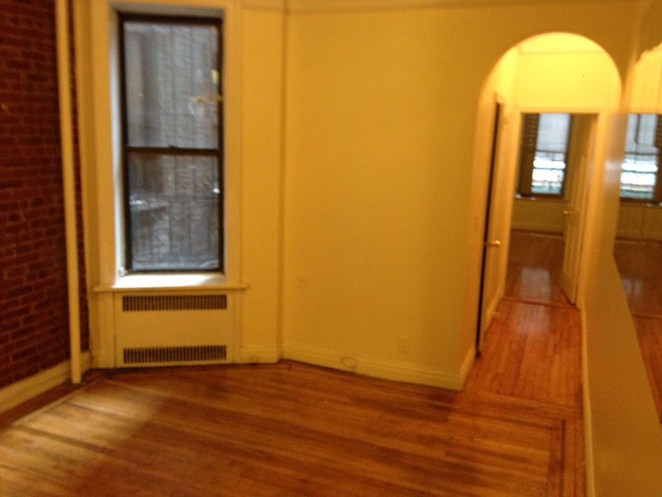 2nd image of 251 W 109th St APT 1A