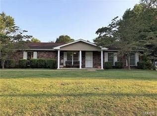 914 W 2nd St, Farmington, MO 63640