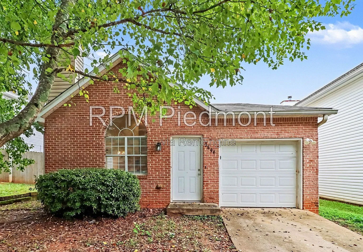 3 bed, 2.5 bath, 1269 sqft, $1,700 — Photo 1