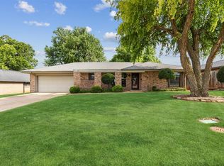 5909 NW 72nd Pl, Warr Acres, OK 73132