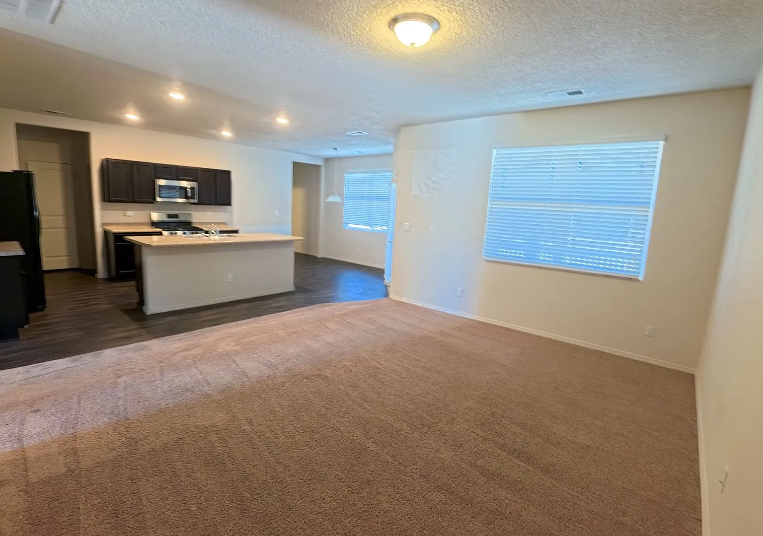 **Beautiful 3-Bedroom Home with Spacious Loft in Los Lunas, NM — Photo 3