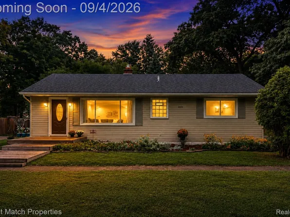 2466 Richwood Rd, Auburn Hills, MI 48326
