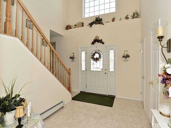 4th image of 8 Bookville Ct